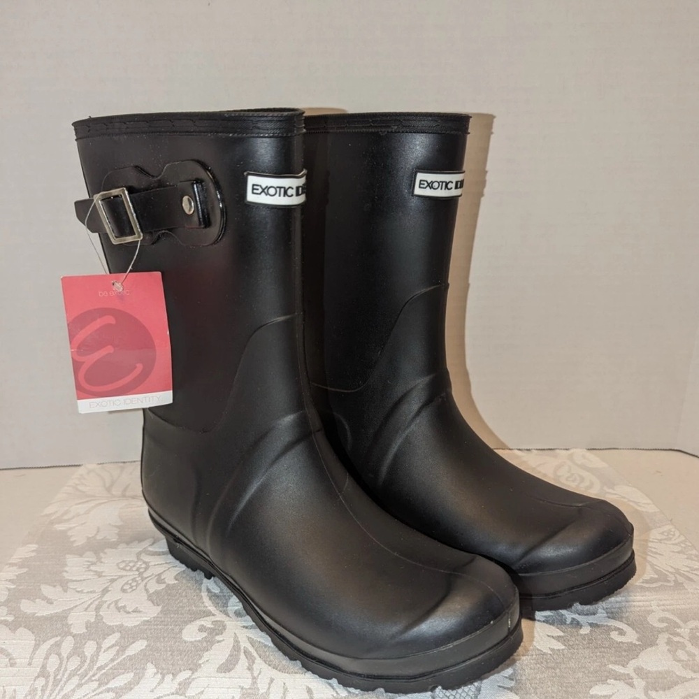 Hunter Black Winter Rain Boots with Adjustable Buckles